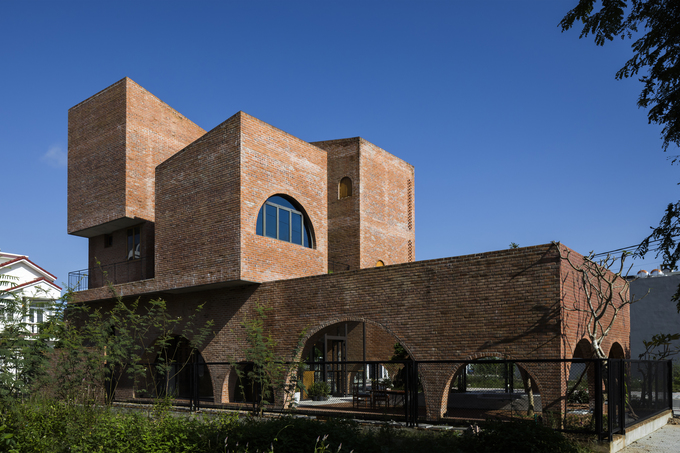 Ngôi nhà Đà Nẵng ấn tượng với kiến trúc như thành cổ